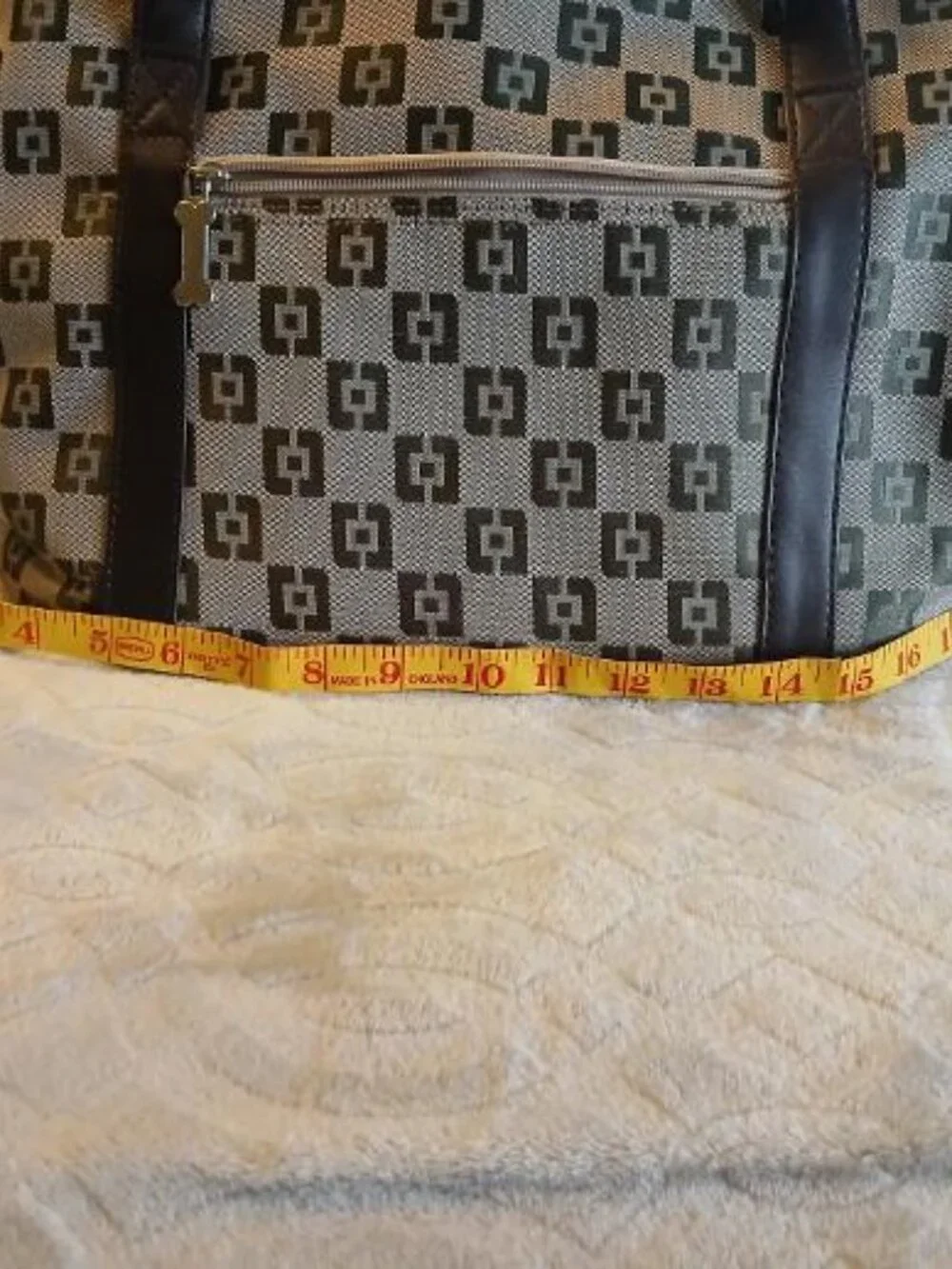 New and cute, adorable light brown and dark brown design doggie/kitty carrier